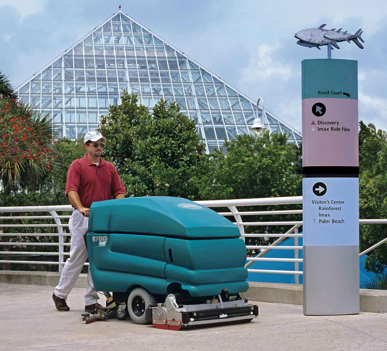 5700 Industrial Strength Floor Scrubber alt 2